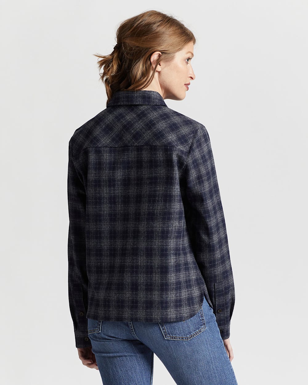 ALTERNATE VIEW OF WOMEN'S LODGE SHIRT IN NAVY/GREY SPACE DYE PLAID image number 3