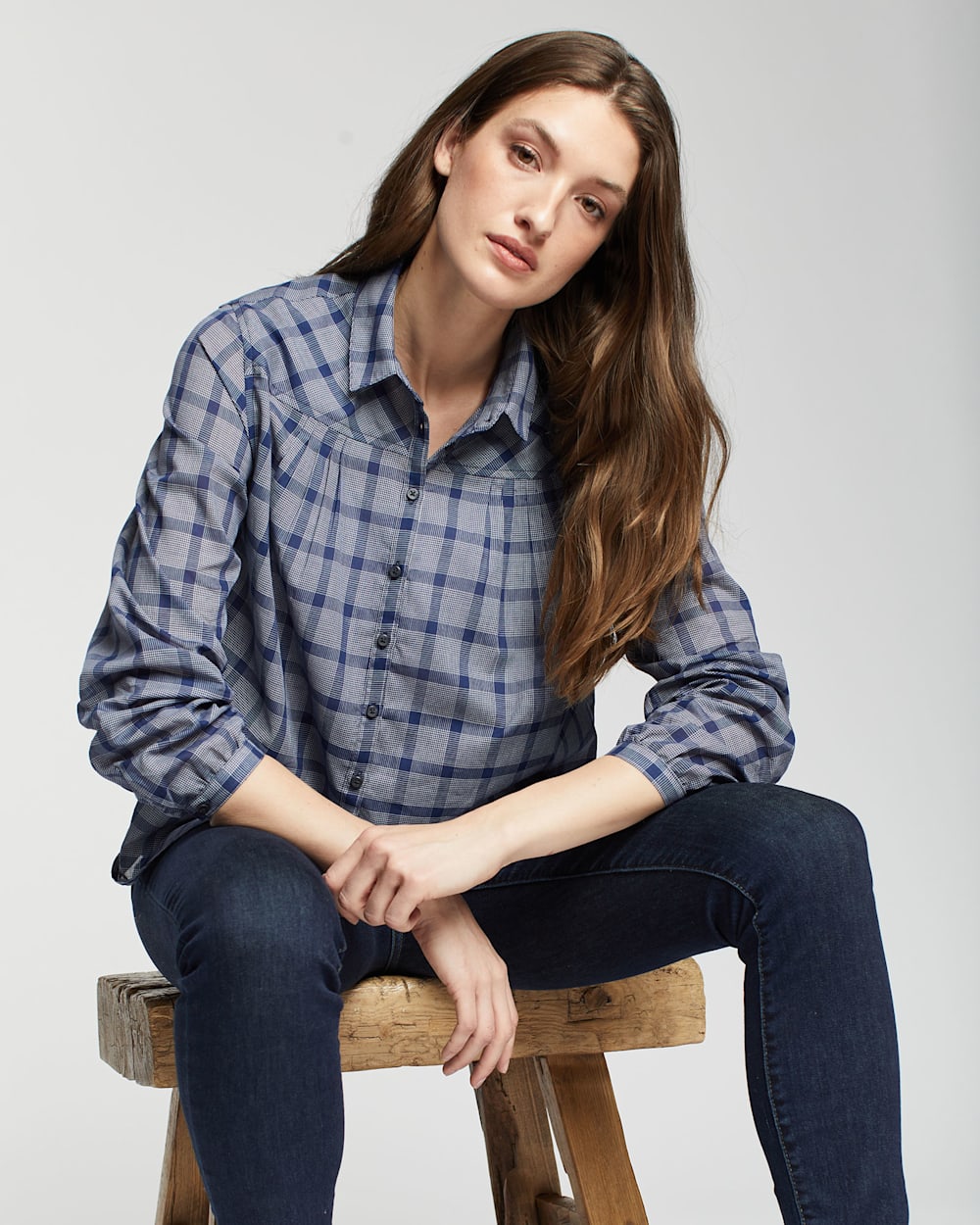 ALTERNATE VIEW OF WOMEN'S AIRY COTTON SHIRT IN NAVY/WHITE PLAID image number 5
