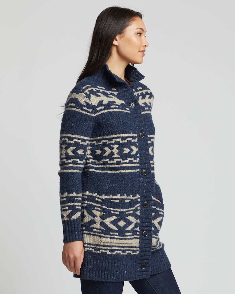 ALTERNATE VIEW OF WOMEN'S GRAPHIC DONEGAL MERINO CARDIGAN IN NAVY/OATMEAL image number 3