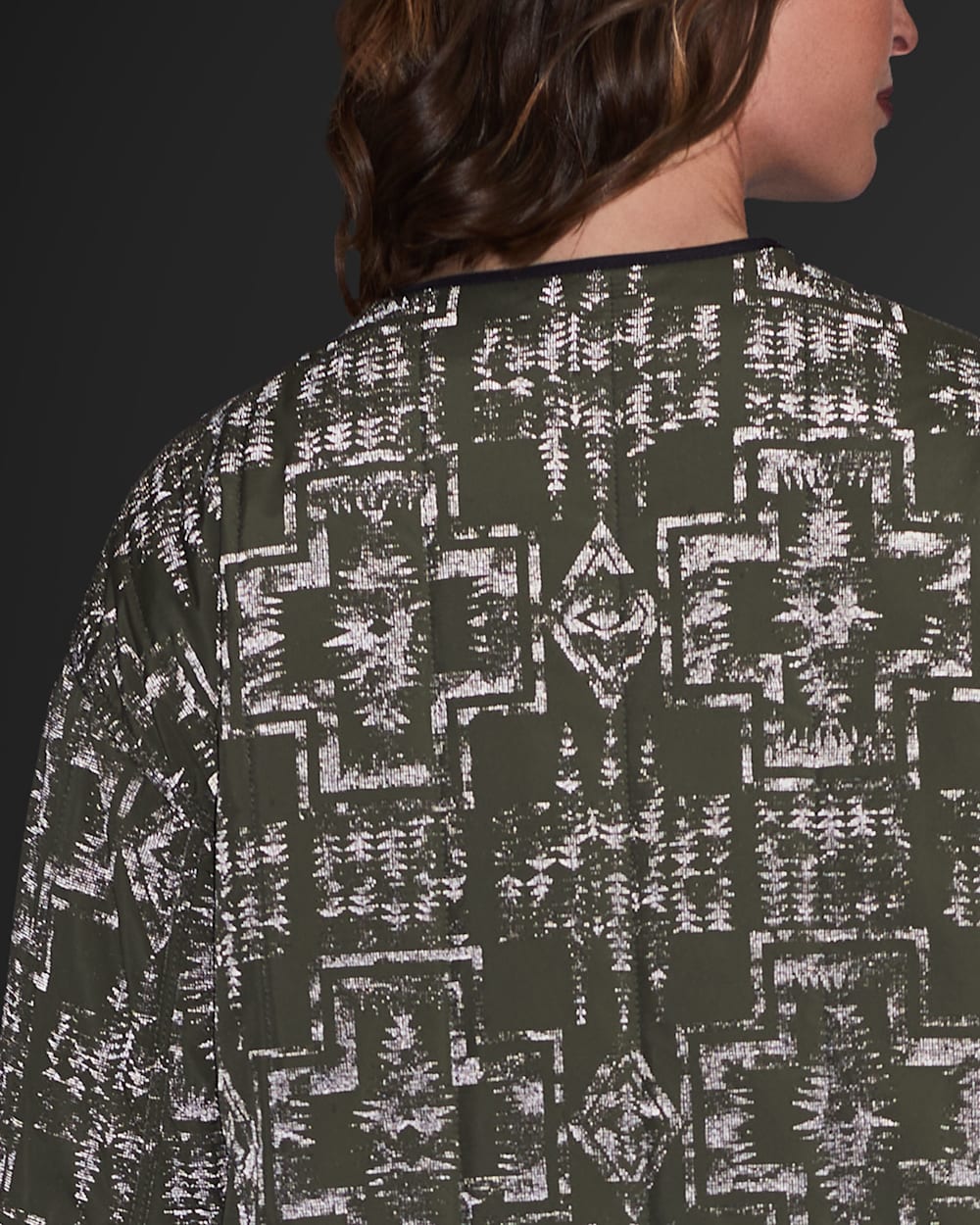 ALTERNATE VIEW OF WOMEN'S REVERSIBLE QUILTED JACKET IN BOTTLE GREEN MULTI/CHARCOAL image number 7