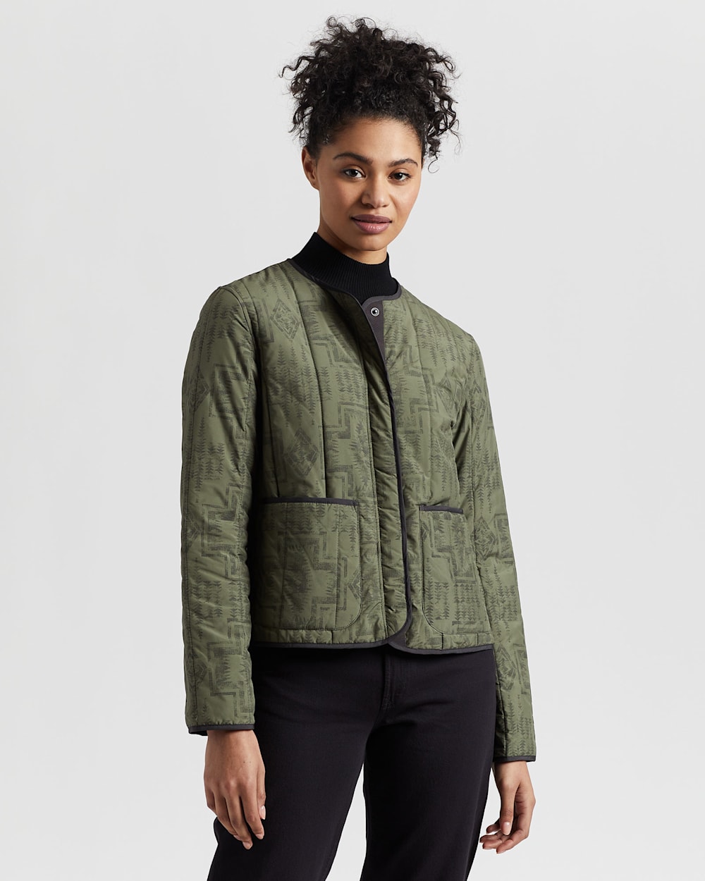 WOMEN'S REVERSIBLE SHORT QUILTED JACKET IN BOTTLE GREEN MULTI/CHARCOAL image number 1