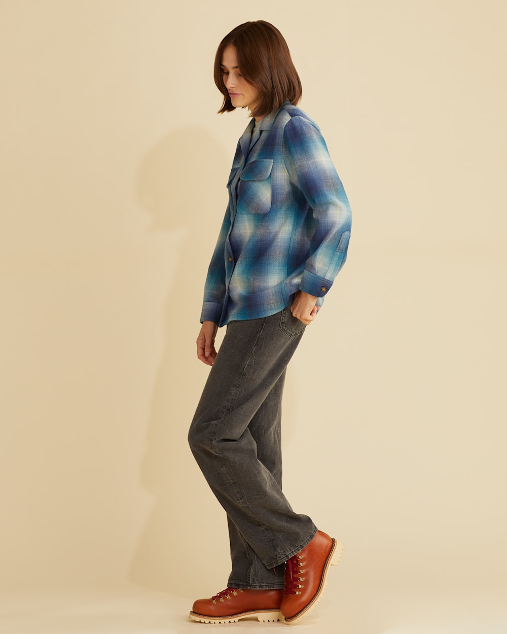 ALTERNATE VIEW OF WOMEN'S BOYFRIEND BOARD SHIRT IN BLUE OMBRE image number 4