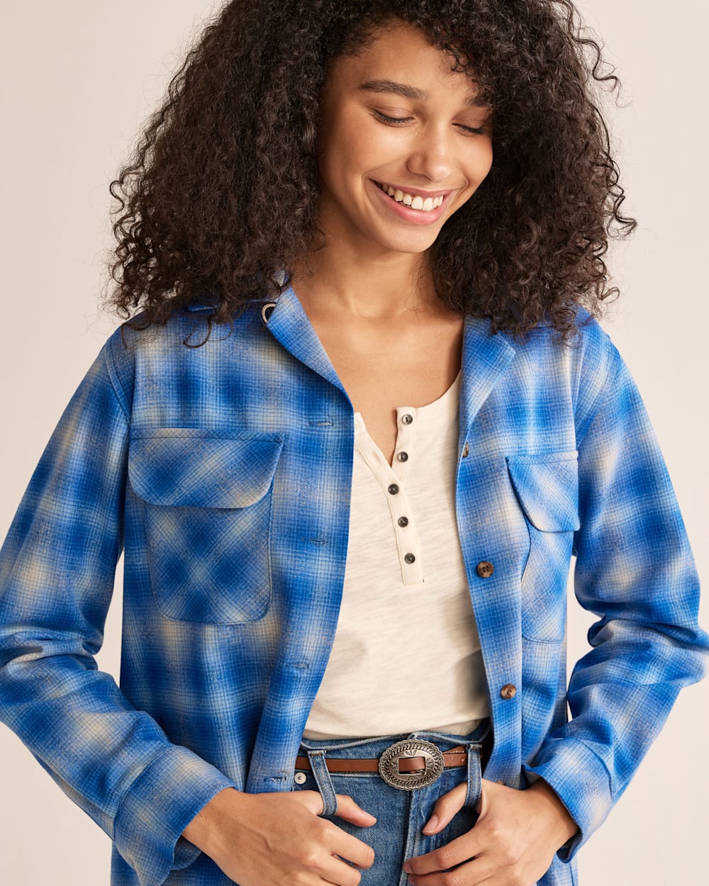 ALTERNATE VIEW OF WOMEN'S BOYFRIEND BOARD SHIRT IN BLUE OMBRE image number 4