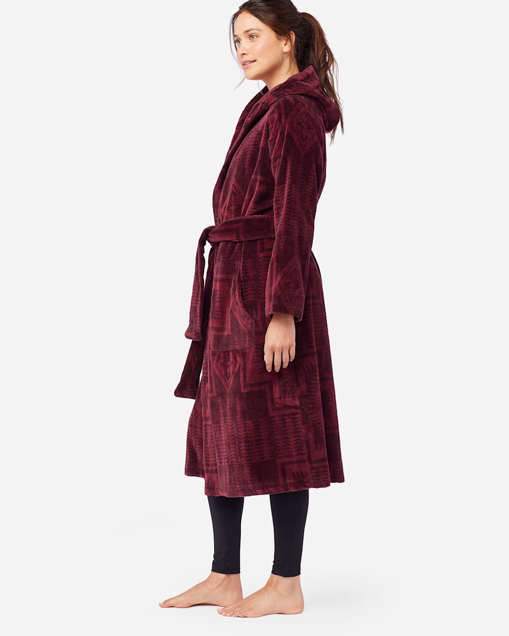 ALTERNATE VIEW OF WOMEN'S JACQUARD TERRY ROBE IN BURGUNDY HARDING image number 2