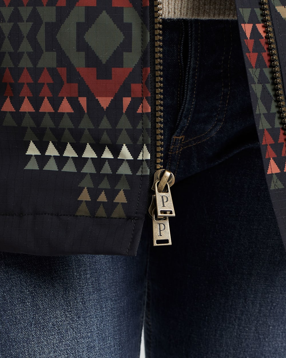 ALTERNATE VIEW OF WOMEN'S SEQUOIA INSULATED RIPSTOP ANORAK IN BLACK/OLIVE CHIEF JOSEPH image number 3