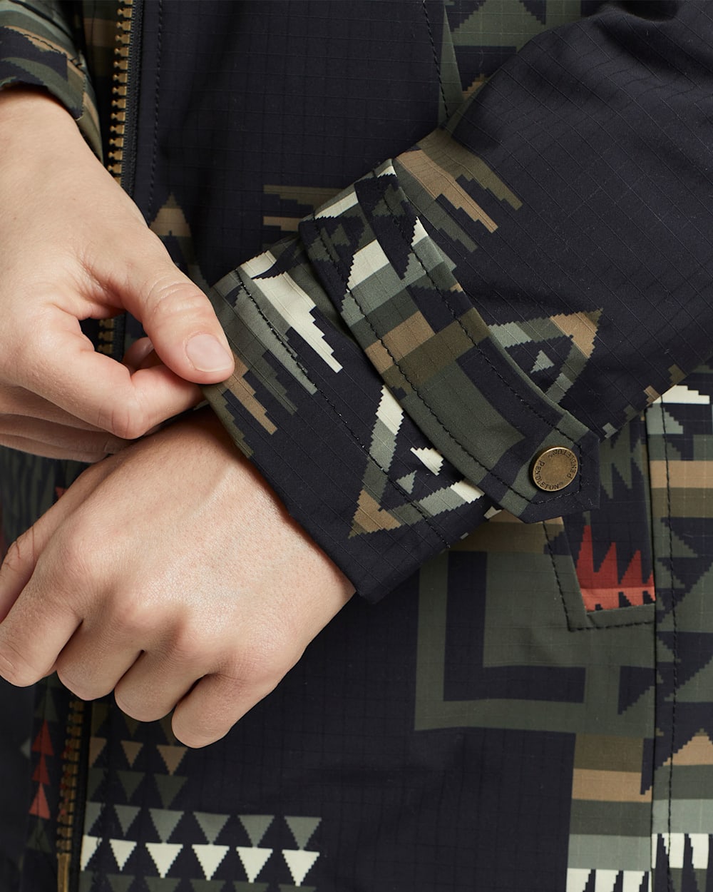 ALTERNATE VIEW OF WOMEN'S SEQUOIA INSULATED RIPSTOP ANORAK IN BLACK/OLIVE CHIEF JOSEPH image number 4