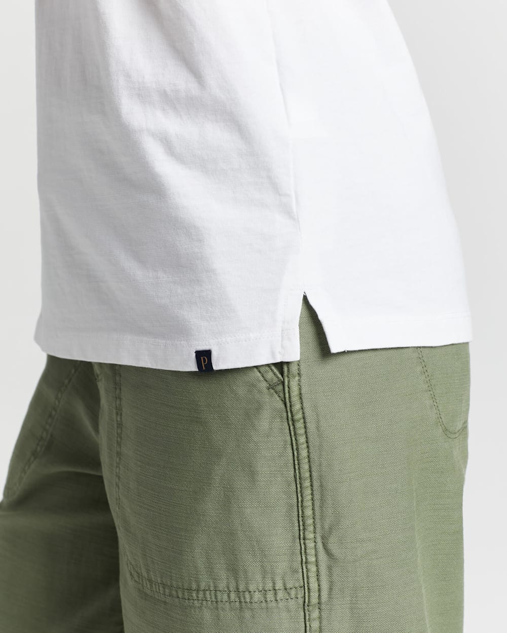 CLOSE UP VIEW OF WOMEN'S DESCHUTES TEE IN WHITE image number 5