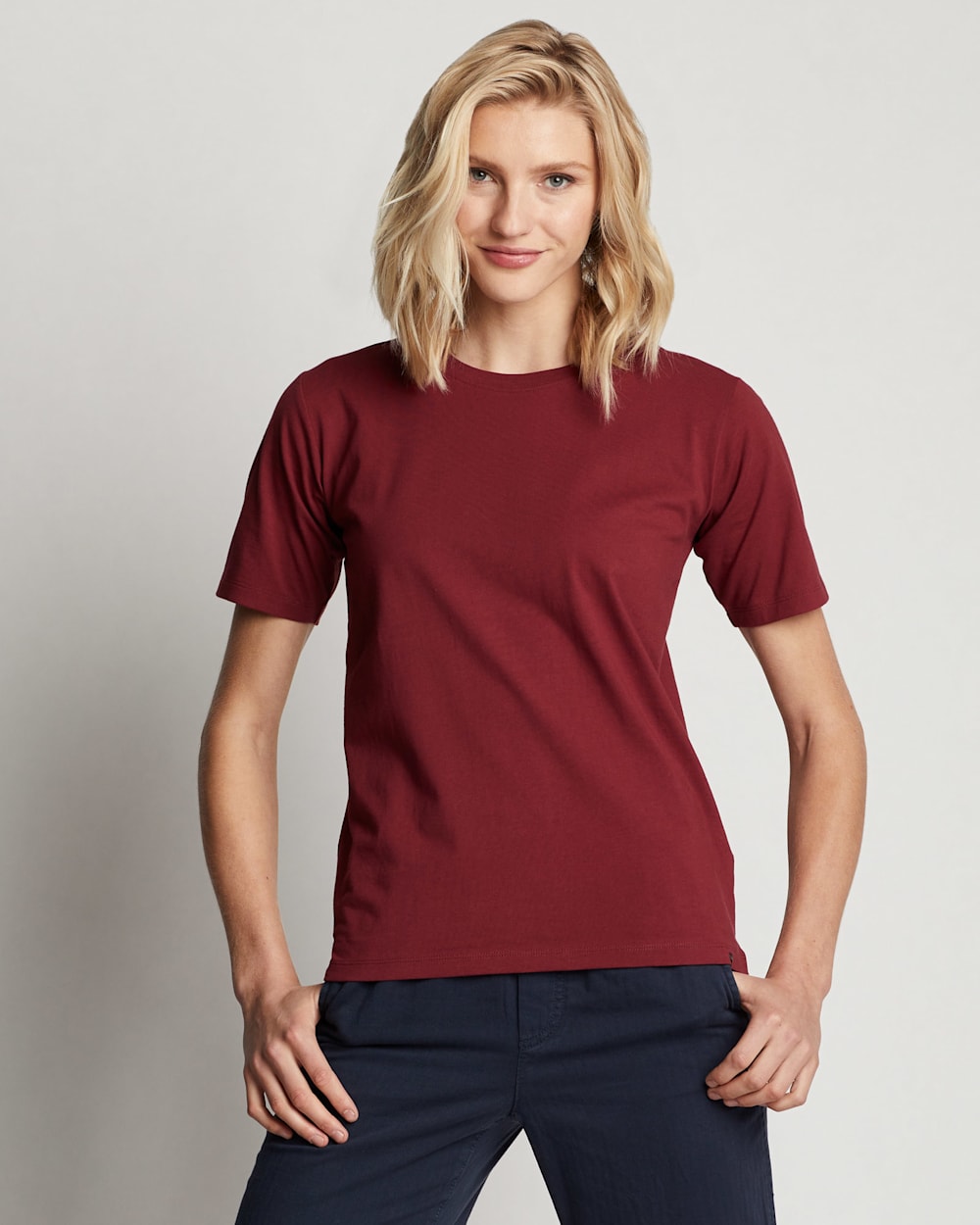 ALTERNATE VIEW OF WOMEN'S DESCHUTES TEE IN CABERNET image number 2