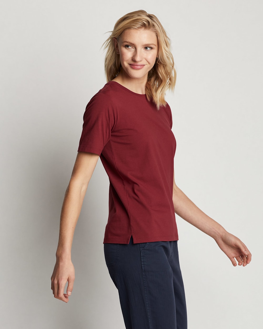 ALTERNATE VIEW OF WOMEN'S DESCHUTES TEE IN CABERNET image number 3