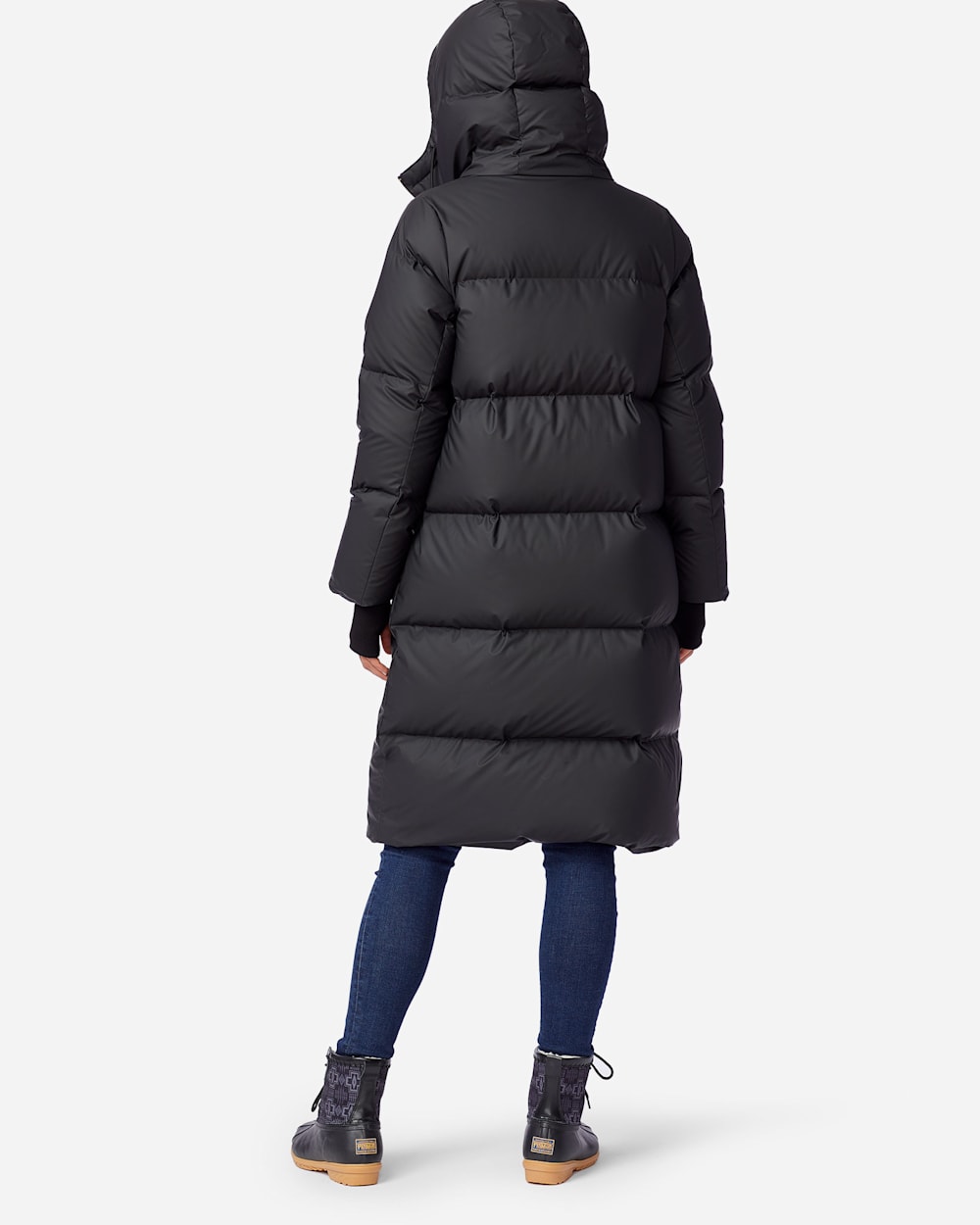 BACK VIEW OF WOMEN'S VANCOUVER DOWN PUFFER COAT IN BLACK image number 3