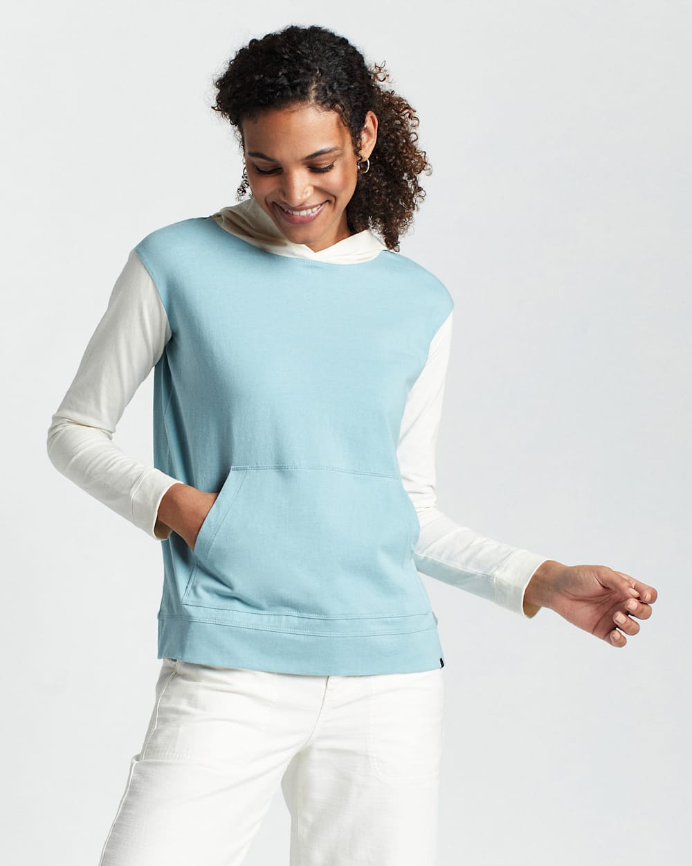 ALTERNATE VIEW OF WOMEN'S DESCHUTES COLORBLOCK HOODIE IN DUSTY AQUA/ANTIQUE WHITE image number 5