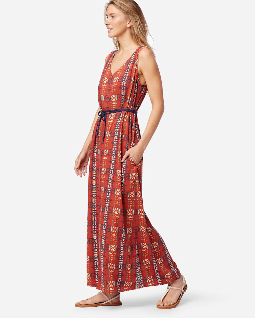 ALTERNATE VIEW OF SLEEVELESS PATTERNED MAXI DRESS IN RED OCHRE image number 2
