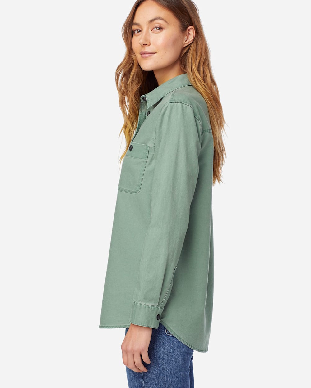 WOMEN'S BEACH SHACK SHIRT IN SPRUCE GREEN image number 2