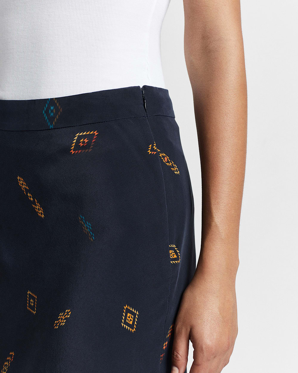 ALTERNATE VIEW OF WASHABLE SILK MIDI SKIRT IN MIDNIGHT NAVY MULTI image number 4