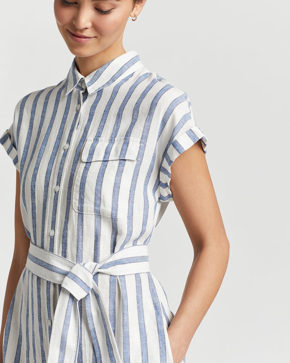 トップス strenenesse gabriele one pocket shirt Minimalist High-Neck Keyhole Top Style 243064 | 1ère Avenue