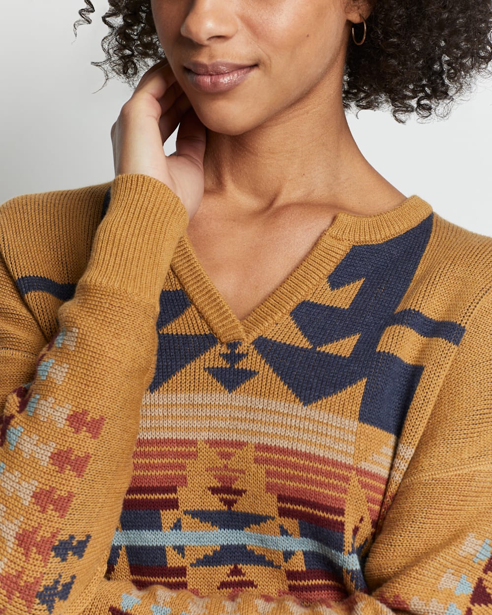 ALTERNATE VIEW OF WOMEN'S GRAPHIC COTTON SWEATER IN BRONZE CHIEF JOSEPH image number 4