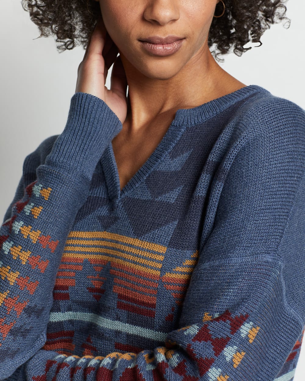 ALTERNATE VIEW OF WOMEN'S GRAPHIC COTTON SWEATER IN INDIGO CHIEF JOSEPH image number 4