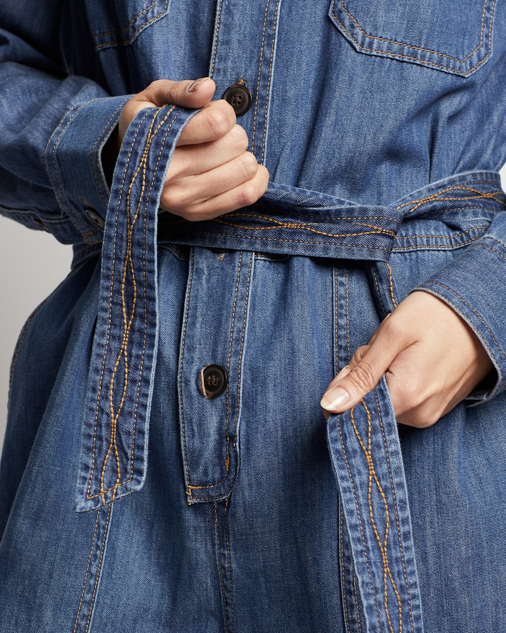 ALTERNATE VIEW OF WOMEN'S CHAMBRAY UTILITY JUMPSUIT IN MEDIUM BLUE image number 3