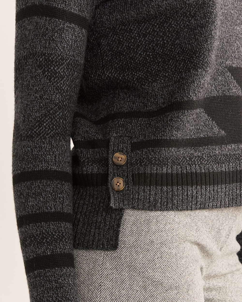 ALTERNATE VIEW OF WOMEN'S SIDE-BUTTON MERINO SWEATER IN CHARCOAL HEATHER/BLACK image number 3