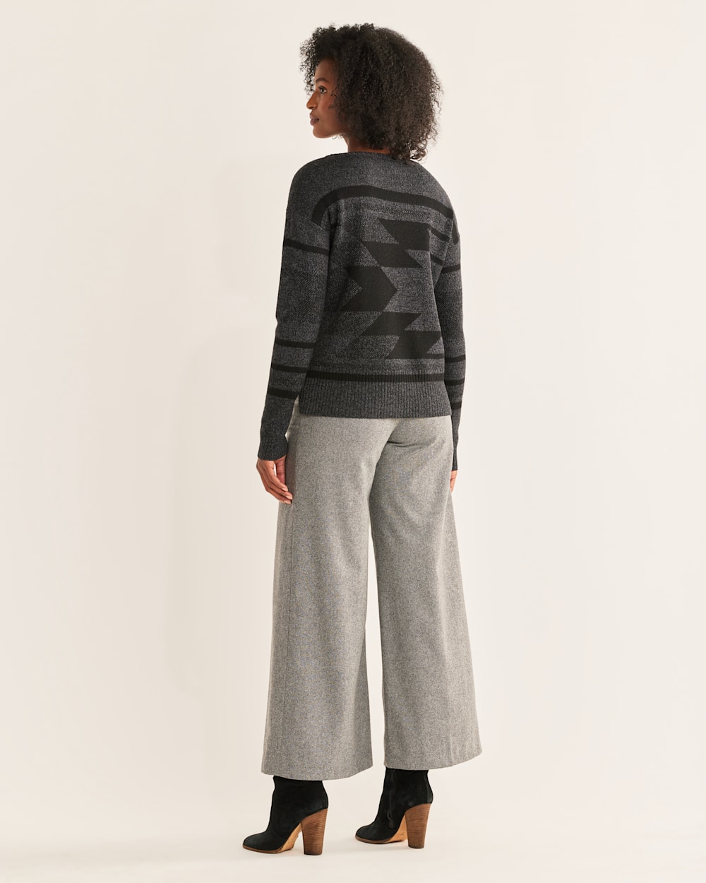 ALTERNATE VIEW OF WOMEN'S SIDE-BUTTON MERINO SWEATER IN CHARCOAL HEATHER/BLACK image number 4