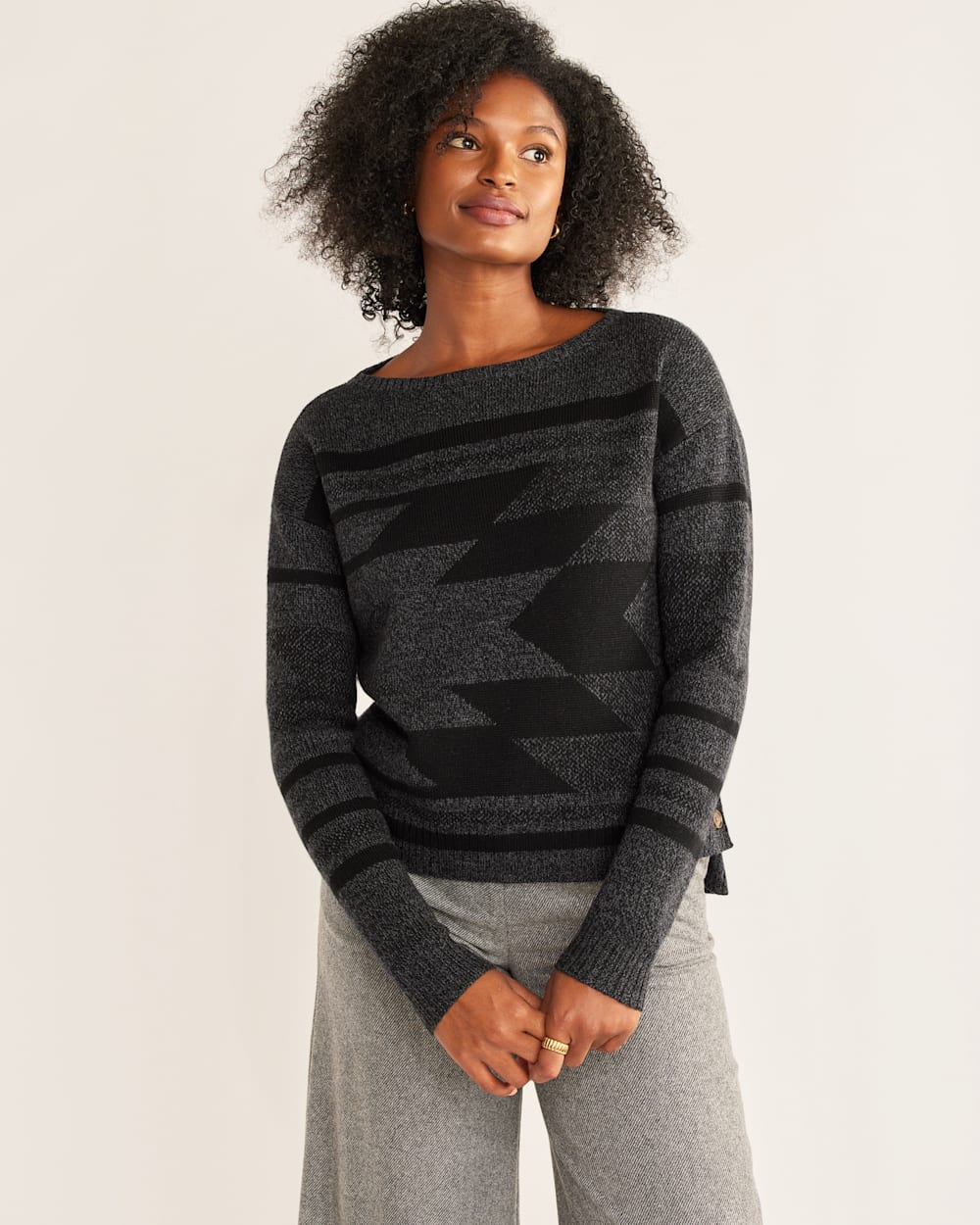 ALTERNATE VIEW OF WOMEN'S SIDE-BUTTON MERINO SWEATER IN CHARCOAL HEATHER/BLACK image number 5