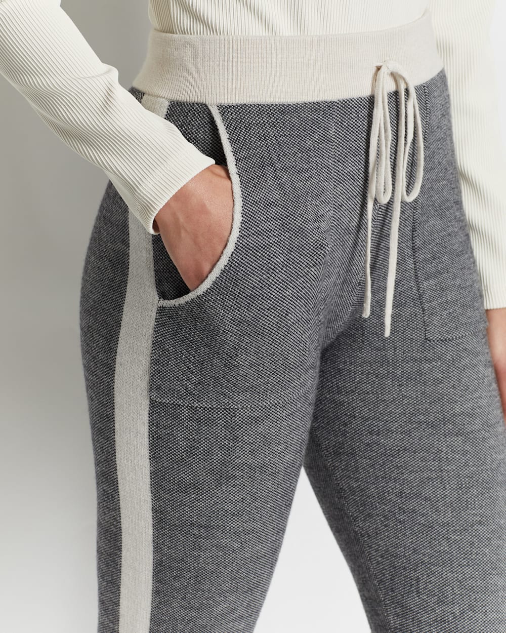 ALTERNATE VIEW OF WOMEN'S MERINO JOGGER PANTS IN CHARCOAL/IVORY image number 2