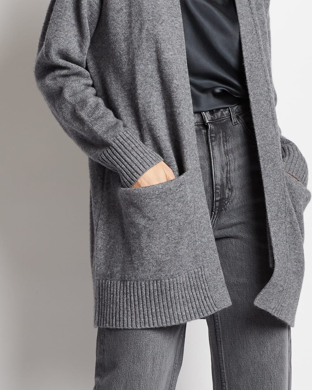 ALTERNATE VIEW OF WOMEN'S MERINO/CASHMERE COCOON CARDIGAN IN CHARCOAL HEATHER image number 2