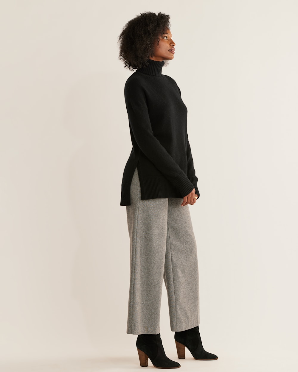 ALTERNATE VIEW OF WOMEN'S MERINO/CASHMERE OVERSIZED TURTLENECK IN BLACK image number 2