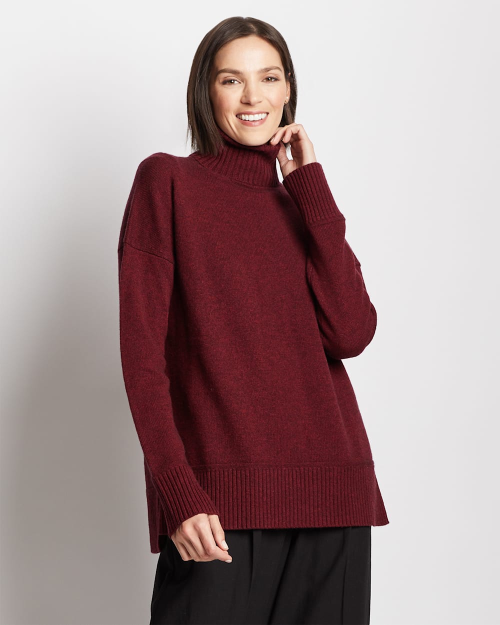 WOMEN'S MERINO/CASHMERE OVERSIZED TURTLENECK IN BERRY PRESERVE image number 1