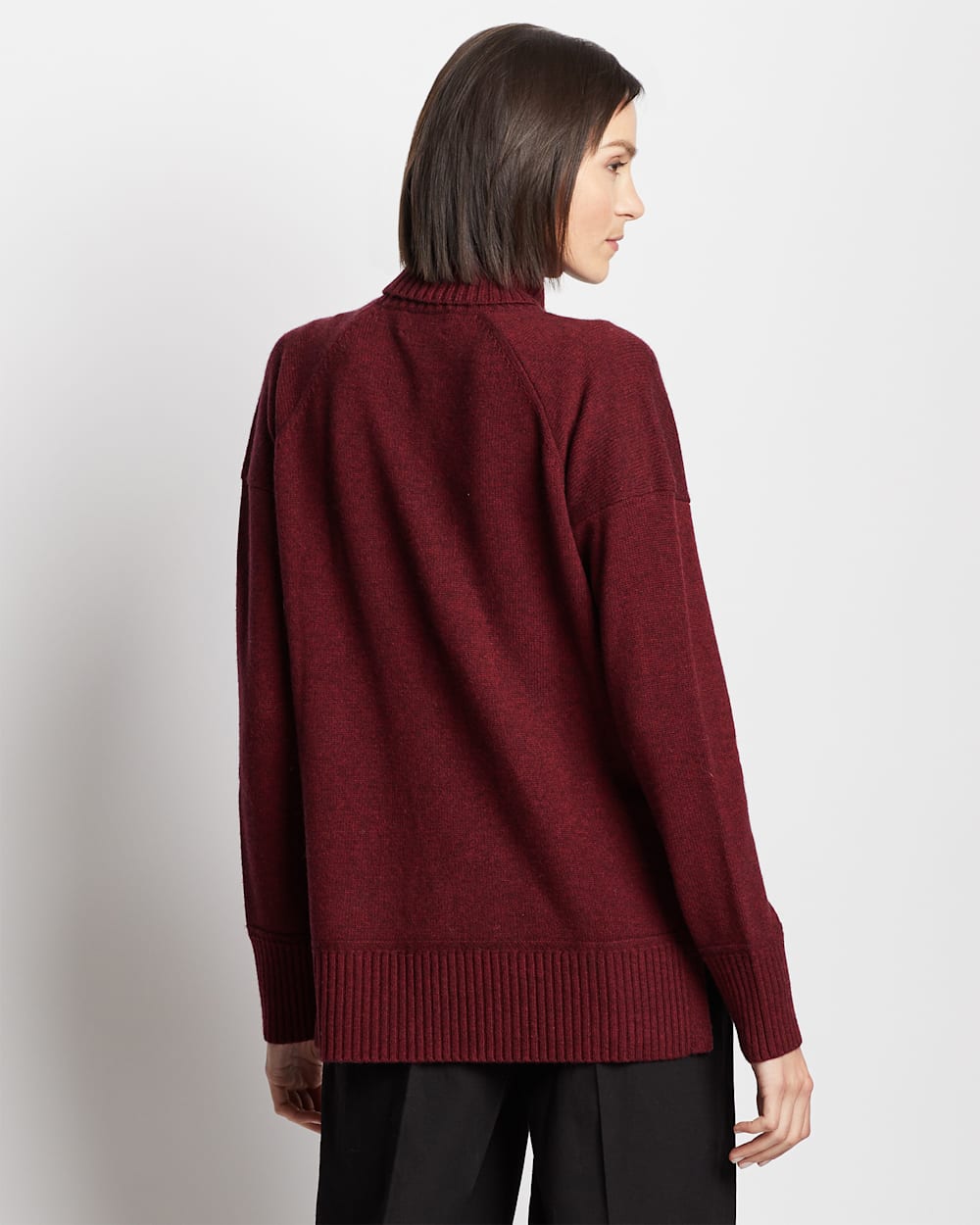 ALTERNATE VIEW OF WOMEN'S MERINO/CASHMERE OVERSIZED TURTLENECK IN BERRY PRESERVE image number 4