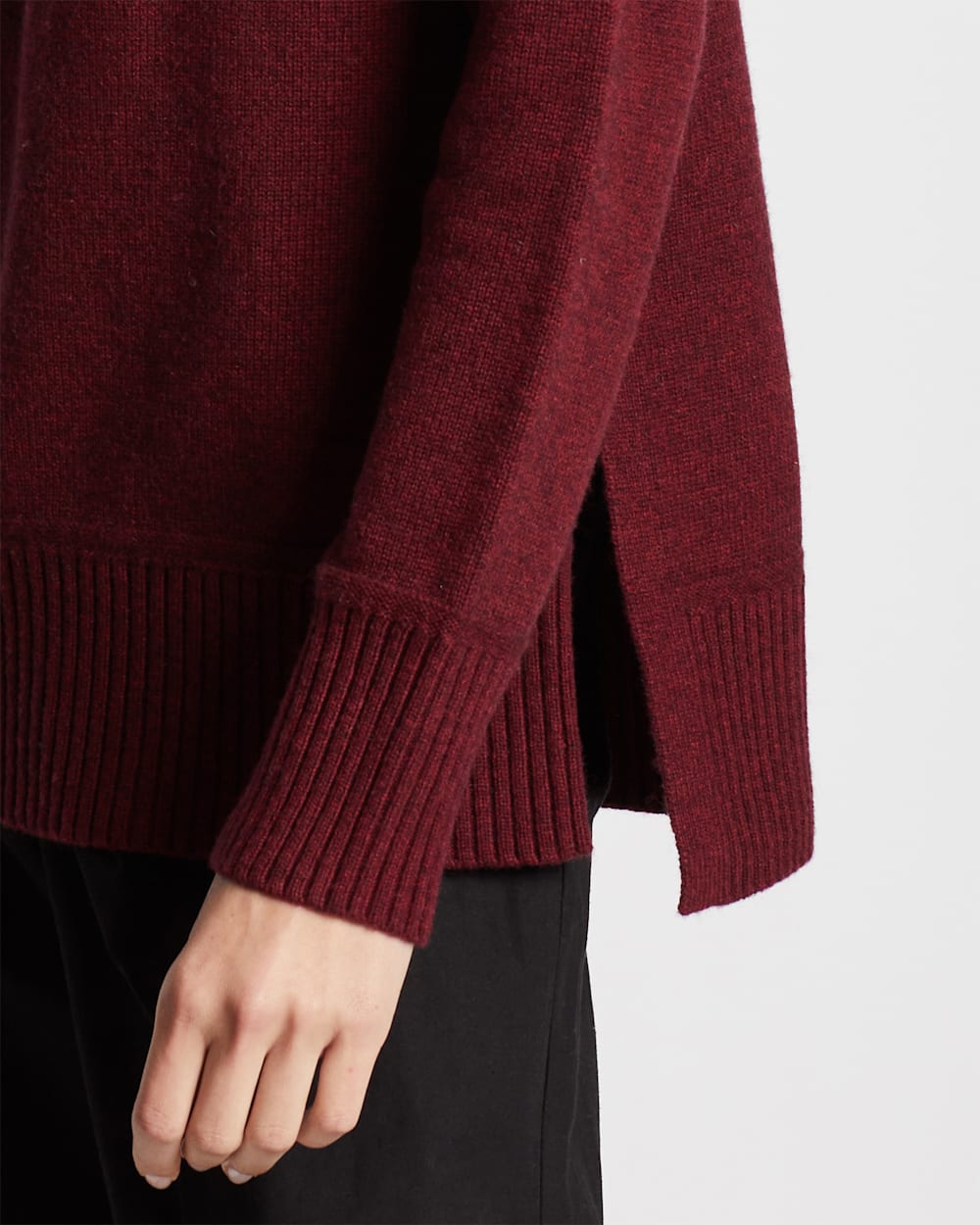 ALTERNATE VIEW OF WOMEN'S MERINO/CASHMERE OVERSIZED TURTLENECK IN BERRY PRESERVE image number 6