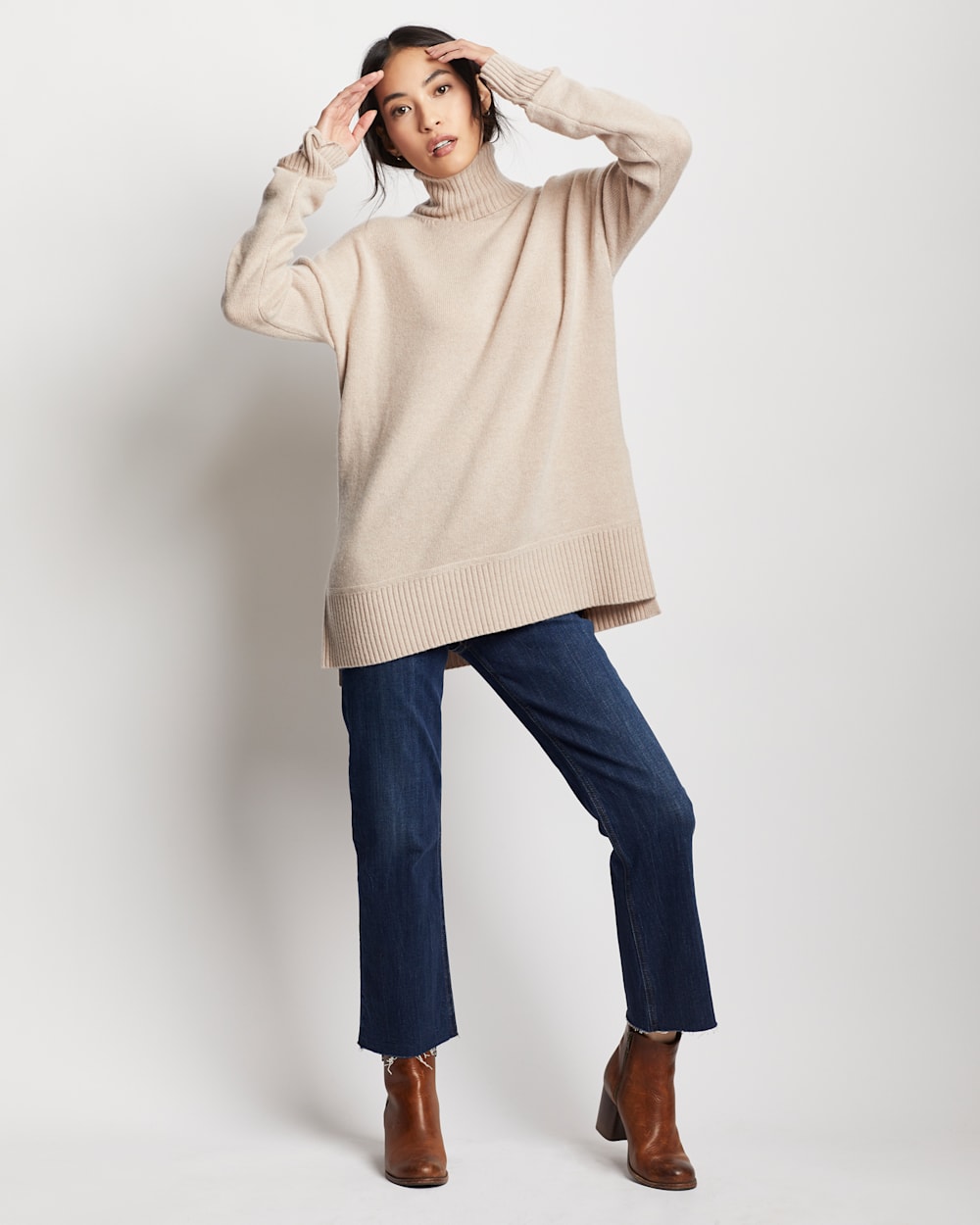 WOMEN'S MERINO/CASHMERE OVERSIZED TURTLENECK IN WHEAT image number 1