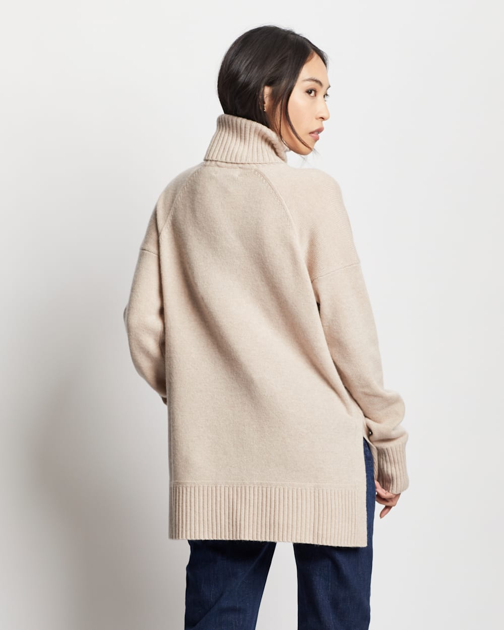 ALTERNATE VIEW OF WOMEN'S MERINO/CASHMERE OVERSIZED TURTLENECK IN WHEAT image number 3