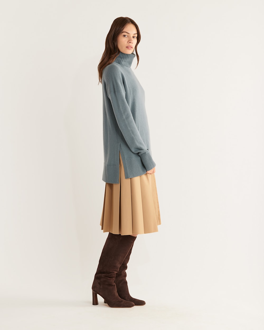 ALTERNATE VIEW OF WOMEN'S MERINO/CASHMERE OVERSIZED TURTLENECK IN SHALE BLUE image number 2