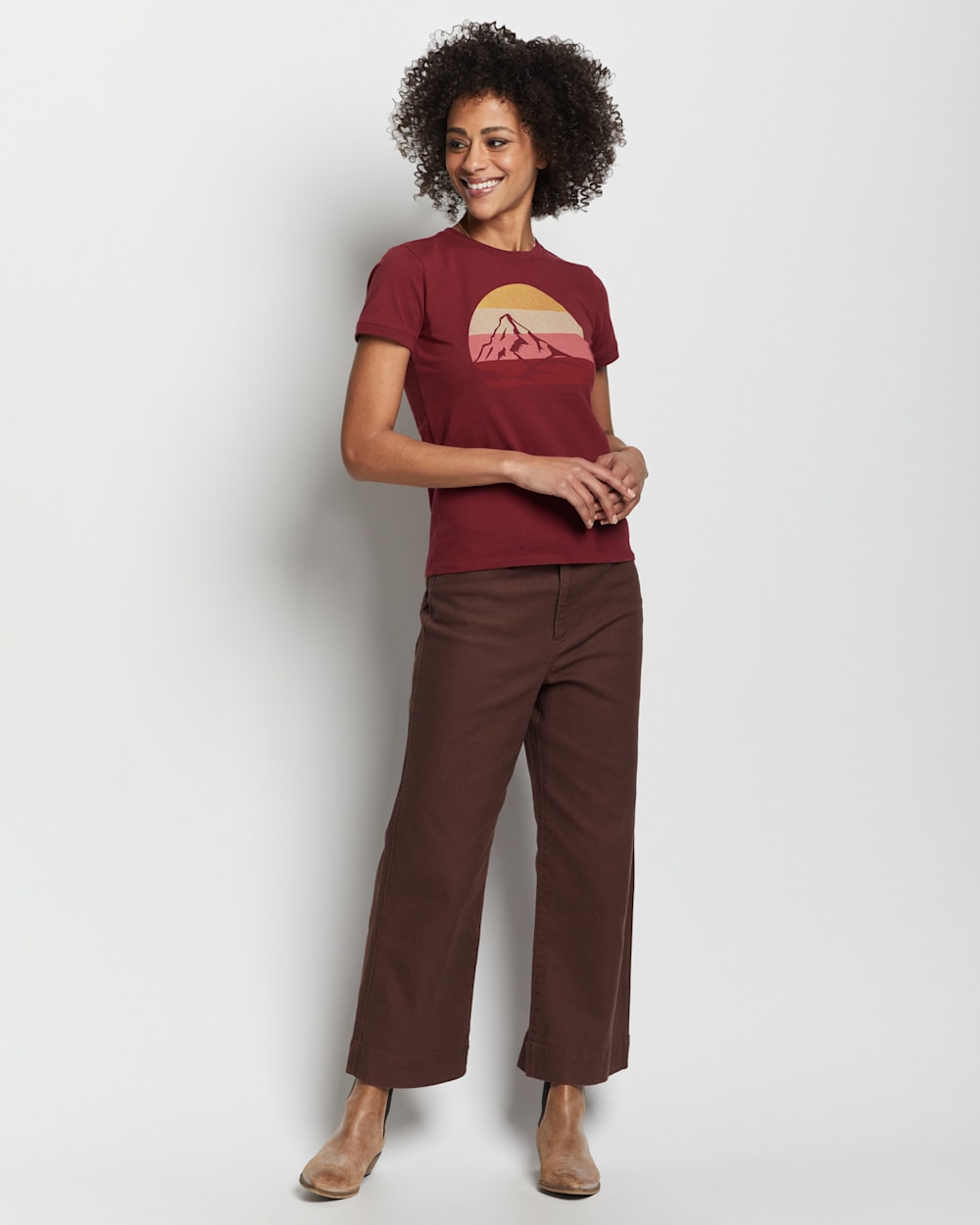 ALTERNATE VIEW OF WOMEN'S DESCHUTES MOUNT HOOD TEE IN CABERNET image number 4