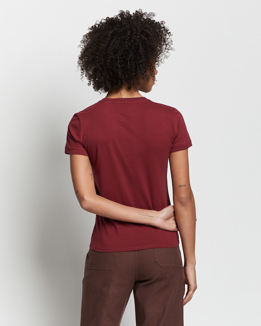 ALTERNATE VIEW OF WOMEN'S DESCHUTES MOUNT HOOD TEE IN CABERNET image number 5
