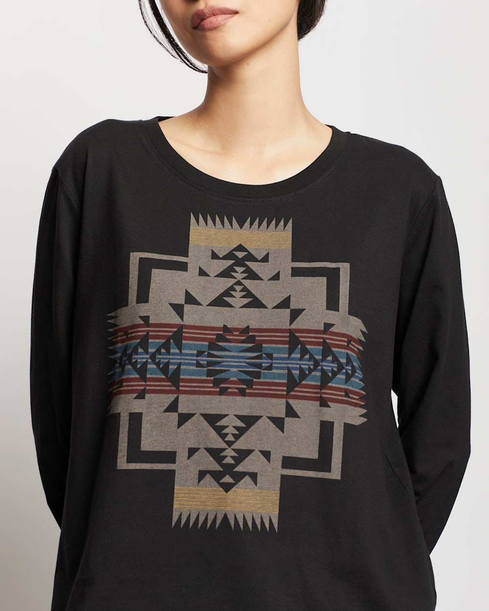 ALTERNATE VIEW OF WOMEN'S LONG-SLEEVE GRAPHIC TEE IN BLACK CHIEF JOSEPH image number 2