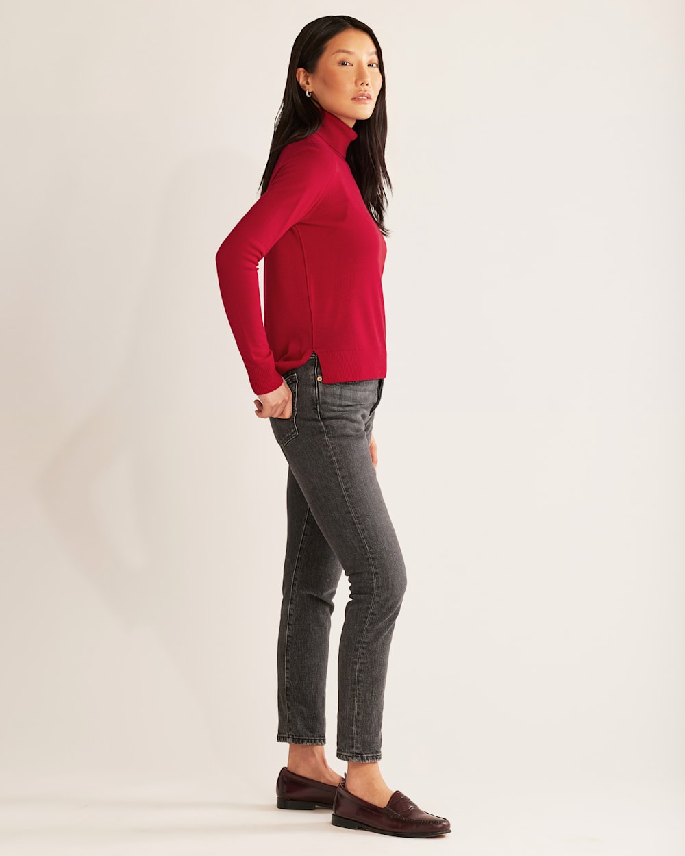 ALTERNATE VIEW OF WOMEN'S RAGLAN MERINO TURTLENECK IN SALSA HEATHER image number 2