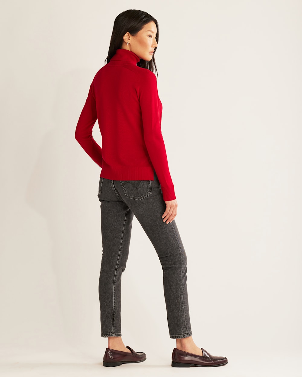 ALTERNATE VIEW OF WOMEN'S RAGLAN MERINO TURTLENECK IN SALSA HEATHER image number 3