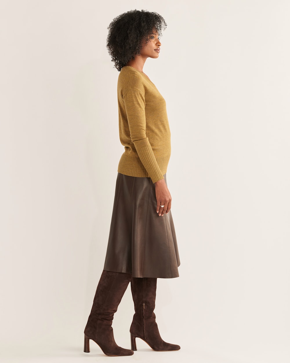 ALTERNATE VIEW OF WOMEN'S MERINO V-NECK SWEATER IN TAPENADE HEATHER image number 2