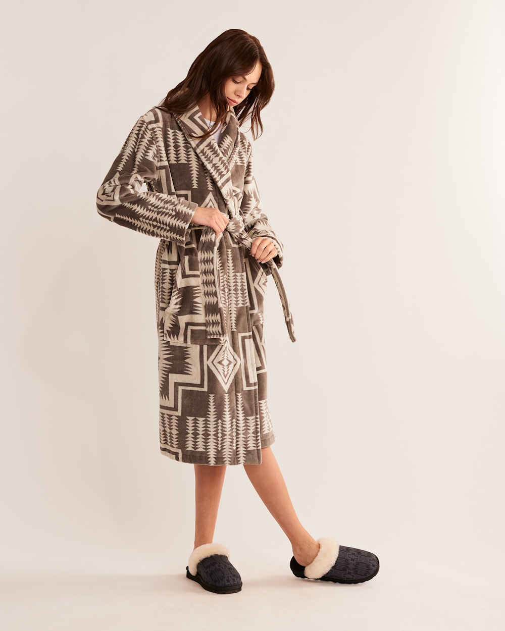 ALTERNATE VIEW OF WOMEN'S COTTON TERRY VELOUR ROBE IN HARDING GREY image number 5