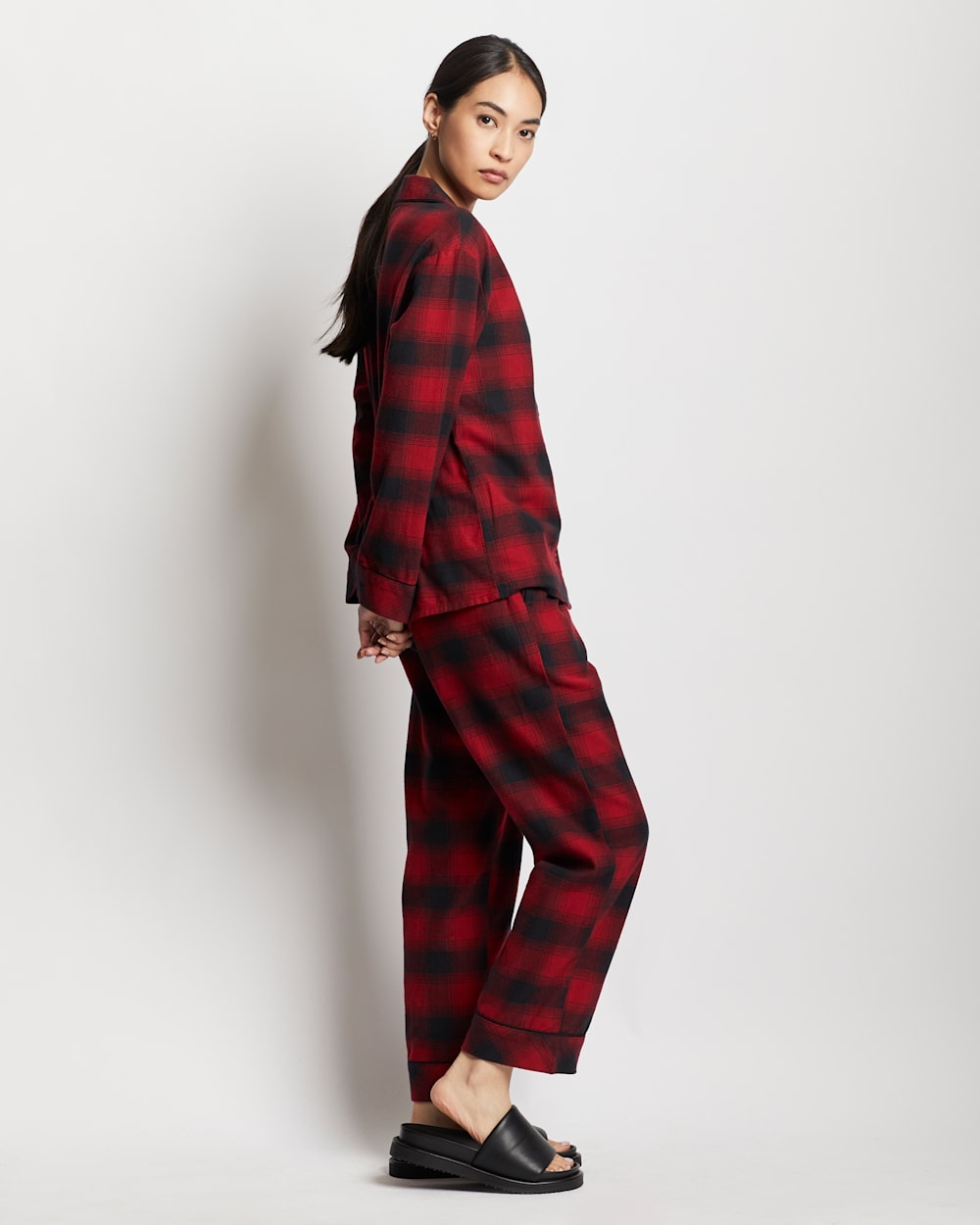 ALTERNATE VIEW OF WOMEN'S PAJAMA SET IN RED/BLACK OMBRE image number 3