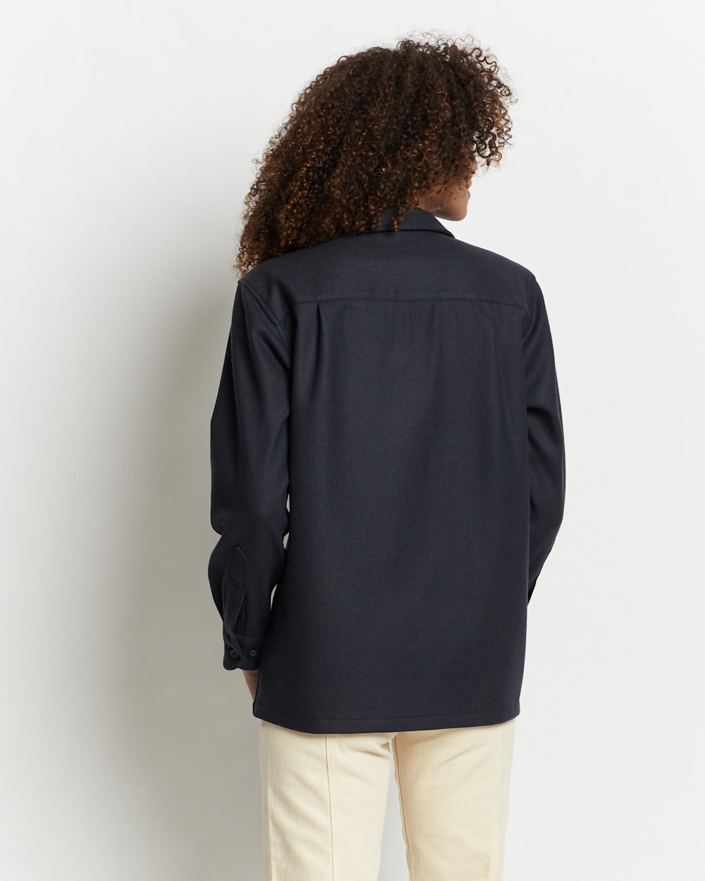 ALTERNATE VIEW OF WOMEN'S SOLID BOYFRIEND BOARD SHIRT IN SLATE image number 3