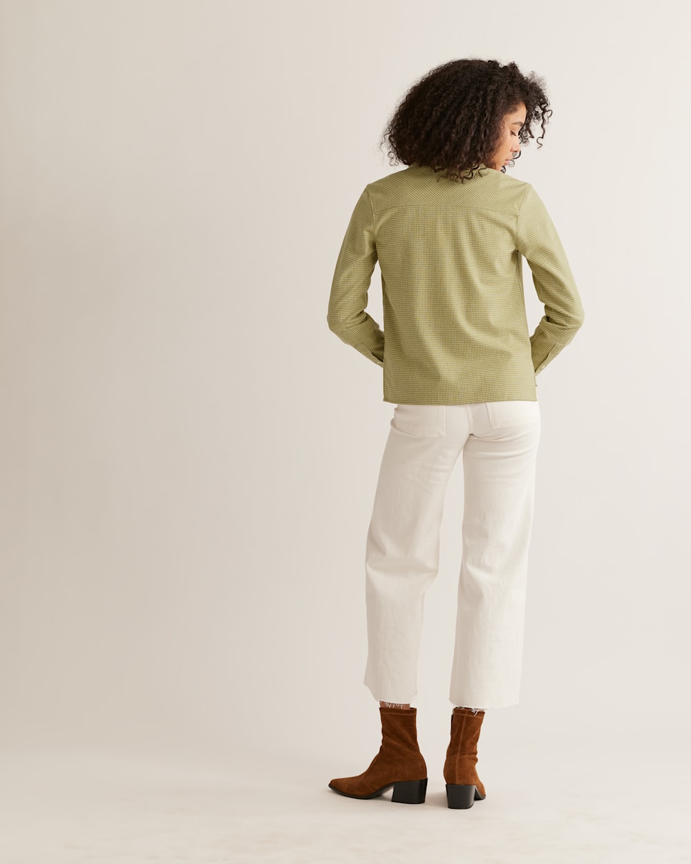 ALTERNATE VIEW OF WOMEN'S CROPPED WOOL SHIRT IN OLIVE MINI CHECK image number 3