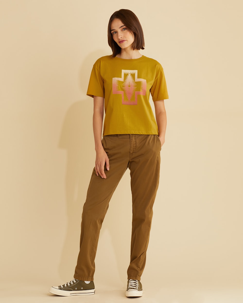 ALTERNATE VIEW OF WOMEN'S CROPPED DESCHUTES GRAPHIC TEE IN DRIED TOBACCO image number 4