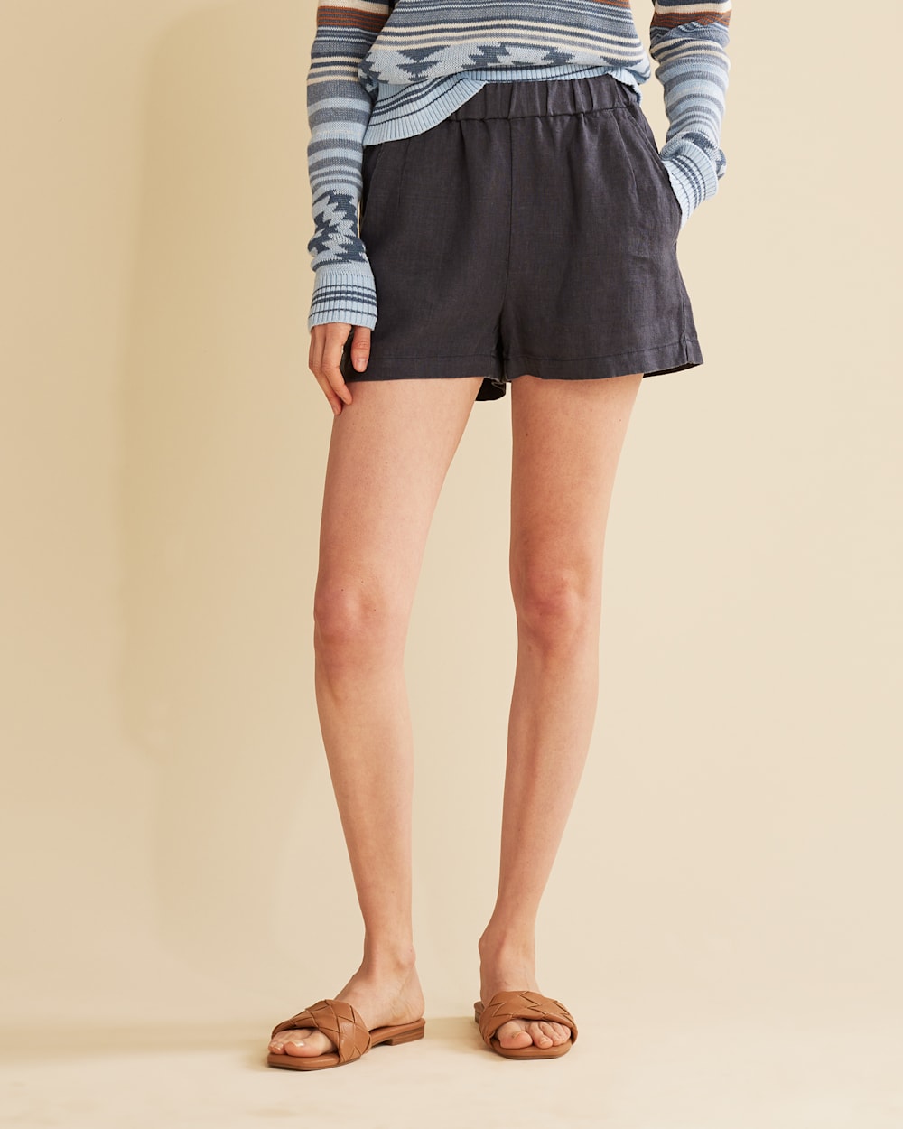 ALTERNATE VIEW OF WOMEN'S PULL-ON LINEN SHORTS IN DARK INDIGO image number 2