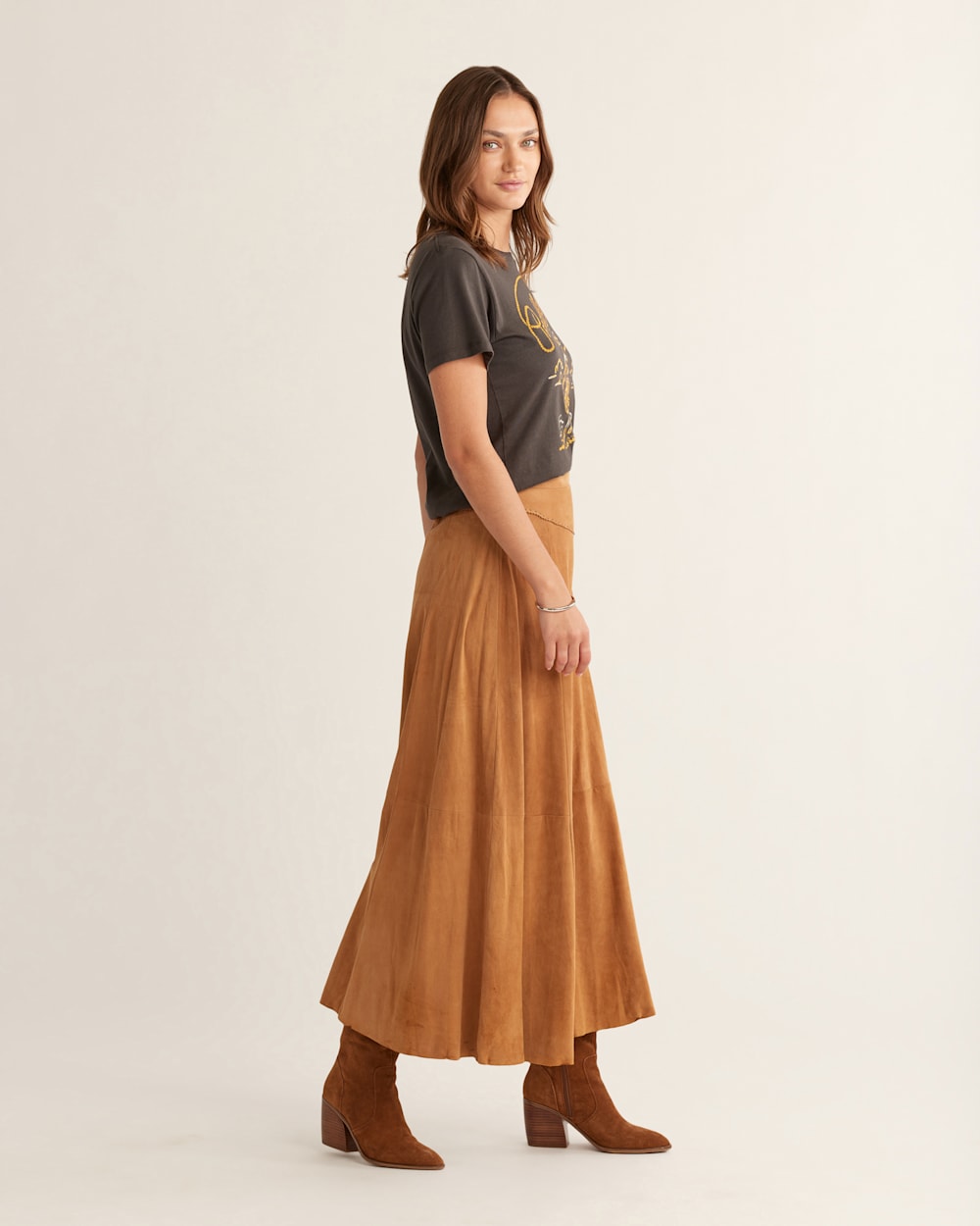 ALTERNATE VIEW OF WOMEN'S HERITAGE RODEO COWGIRL TEE IN VINTAGE BLACK image number 2