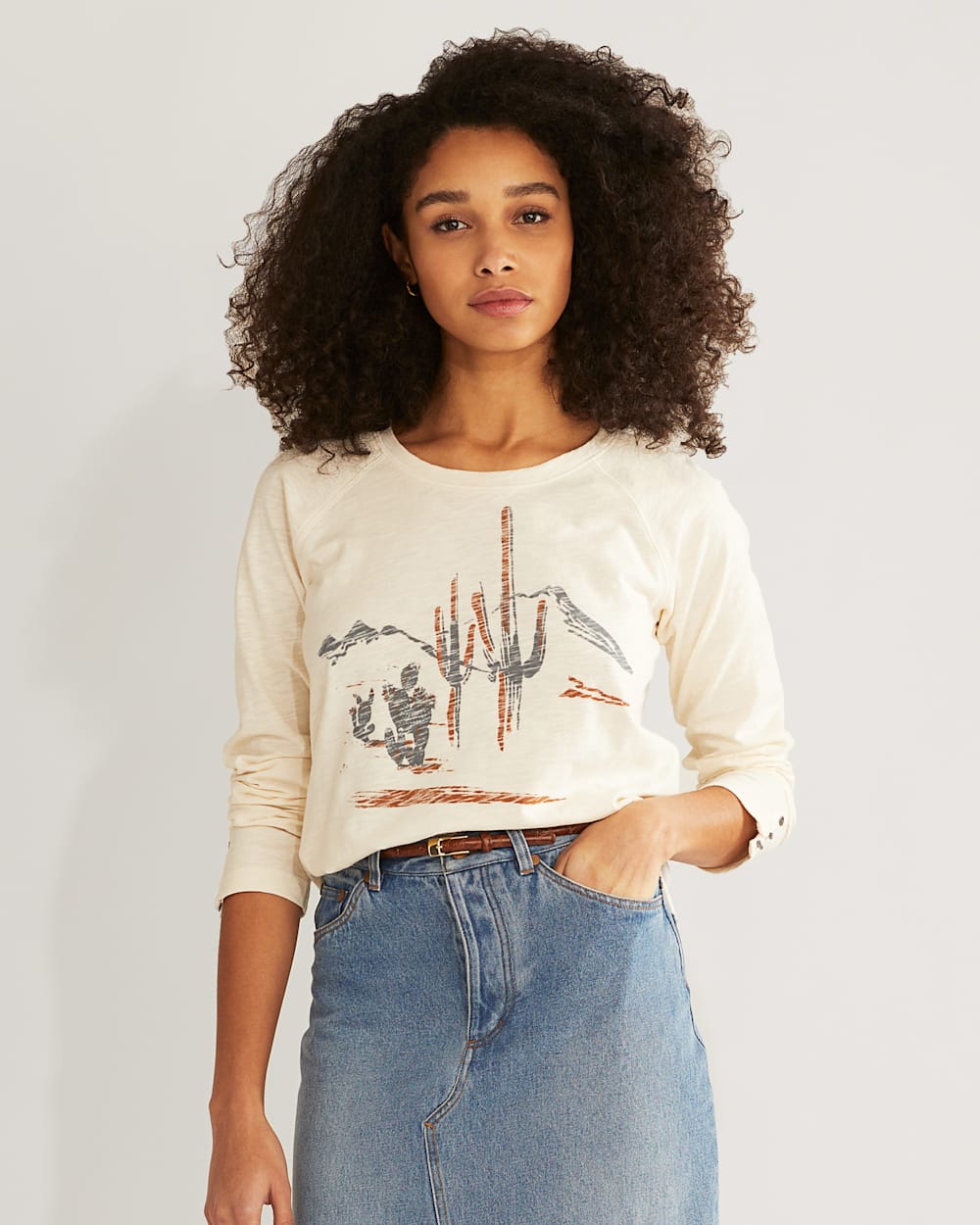 WOMEN'S LONG-SLEEVE WESTERN GRAPHIC TEE IN ANTIQUE WHITE image number 1