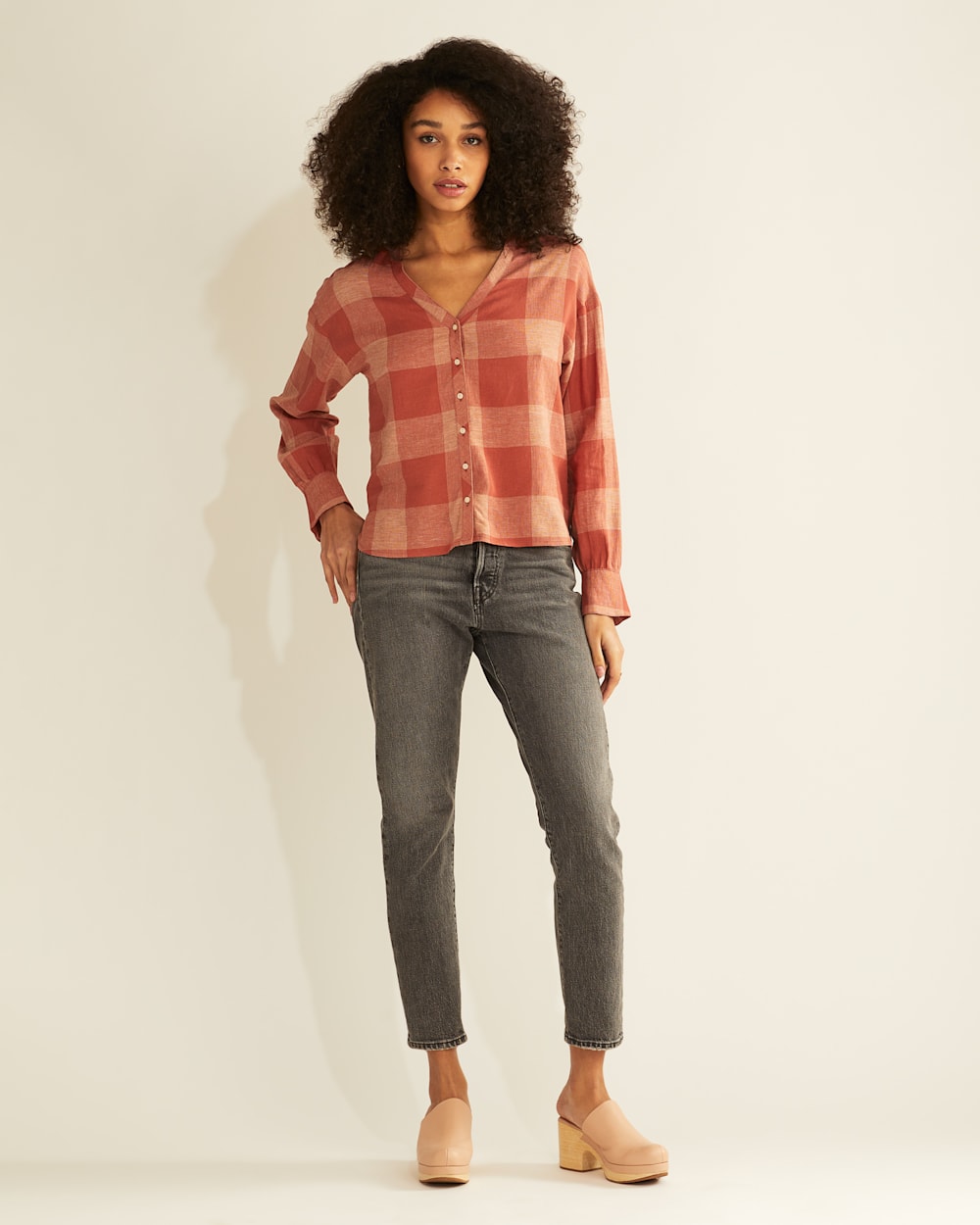 WOMEN'S AMELIA V-NECK SHIRT IN REDWOOD/IRISH CREAM CHECK image number 1