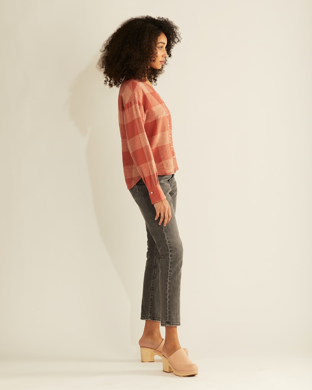 ALTERNATE VIEW OF WOMEN'S AMELIA V-NECK SHIRT IN REDWOOD/IRISH CREAM CHECK image number 2
